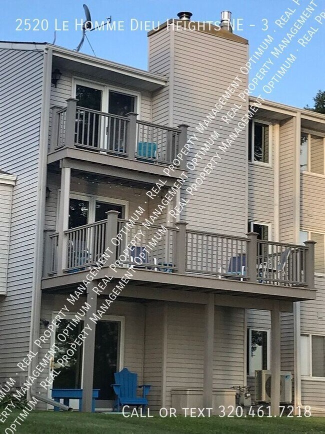 Foto del edificio - 2520 Le Homme Dieu Heights NE