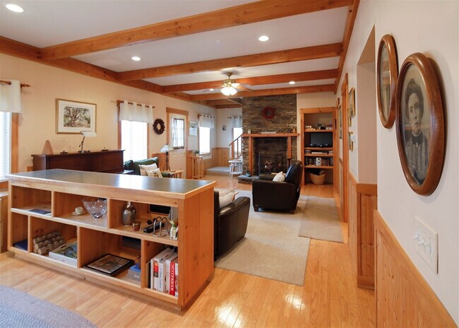 Foto del edificio - 7 Jeremy Dr