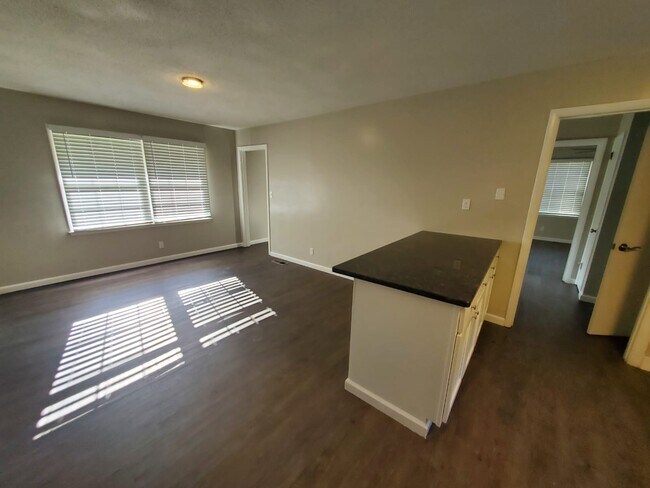 Foto del edificio - 3504 Inglewood Dr NW