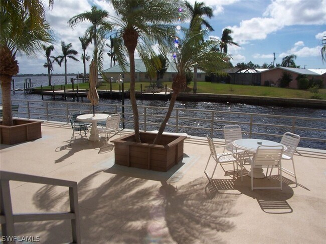 Foto del edificio - 1766 Cape Coral Pkwy E