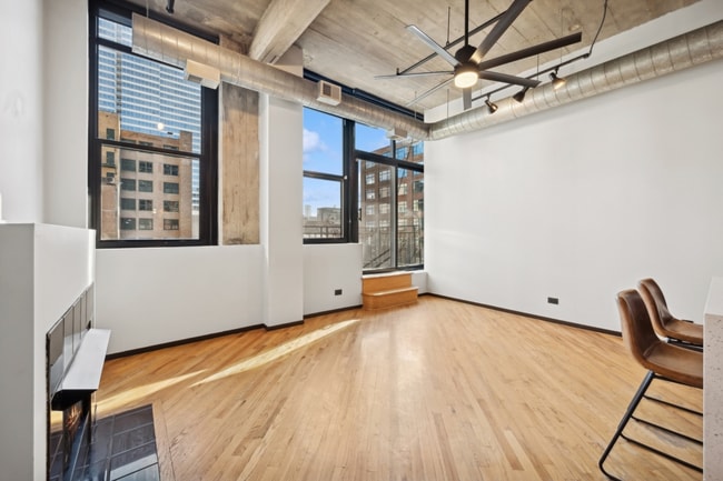 Building Photo - 843 W Adams St