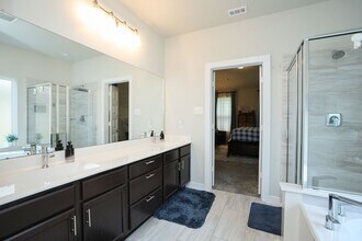 Building Photo - 5511 Gothic Oak Dr