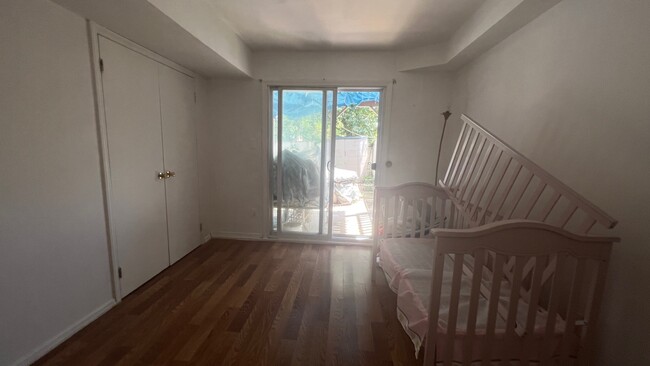 Foto del edificio - 49 Latourette Ln