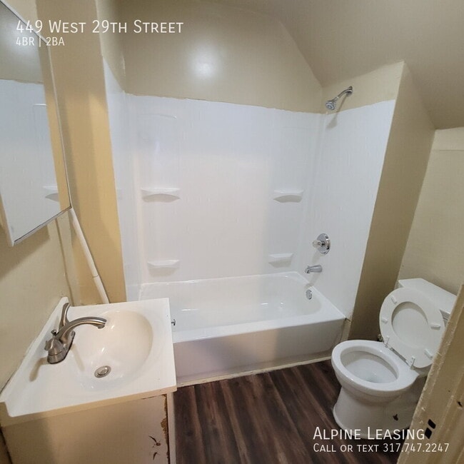 Building Photo - 449 W 29th St