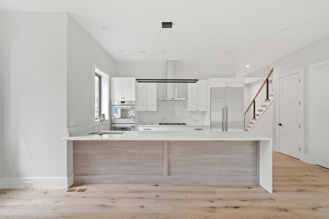 Foto del edificio - 94 Thurston Rd