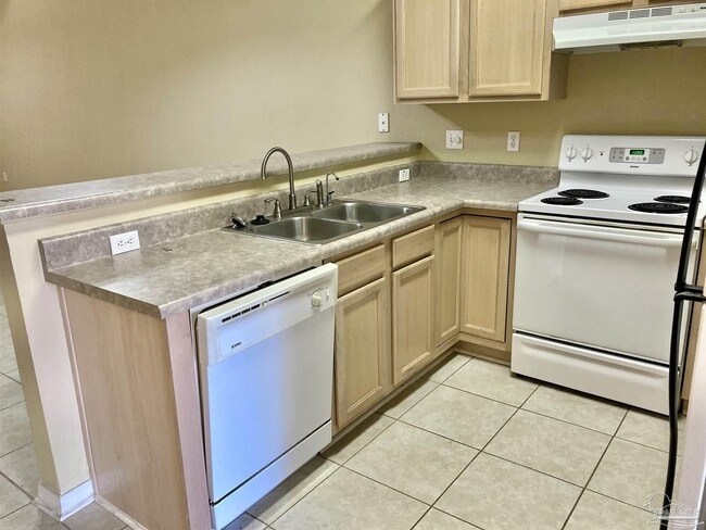 Building Photo - 2470 Trailwood Dr