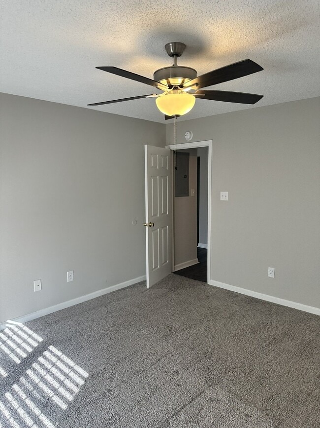 Building Photo - "Charming 3-Bedroom Home in Warner Robins, GA with 2 Full Bathrooms and 1280 Sq Ft"