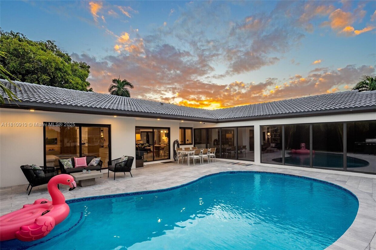 Foto principal - 2841 NE 55th St