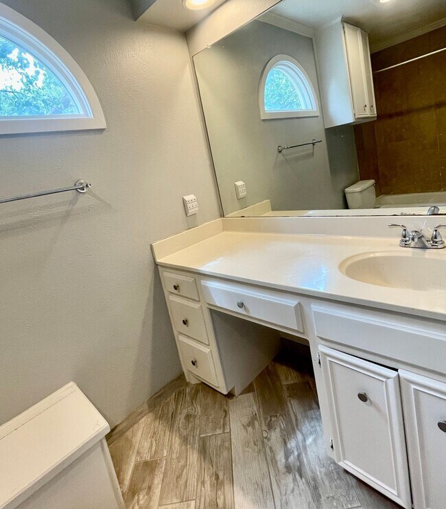 Foto del edificio - Stunning 2 Story 3/2/1 Tech Terrace Home w...