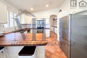 Building Photo - 5251 W Pontiac Dr