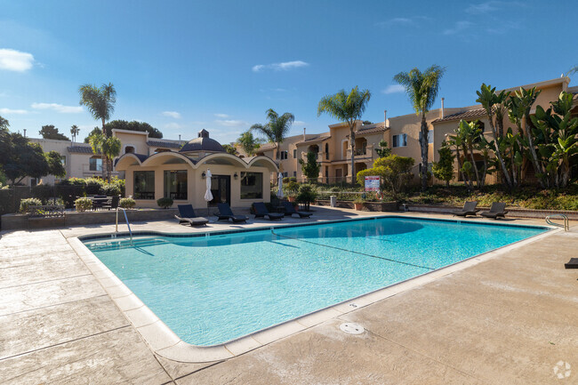 Pool - Loma Village Apartments