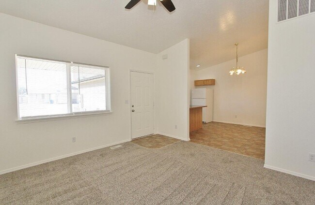 Foto del edificio - 482-484 NW Wood Duck Pl