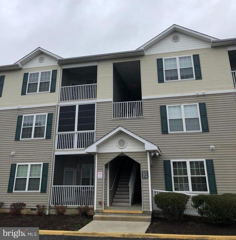 Primary Photo - 1400 Pebble Dr