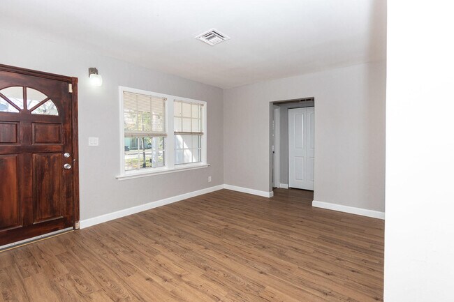 Foto del edificio - 823 SE 3rd Ave