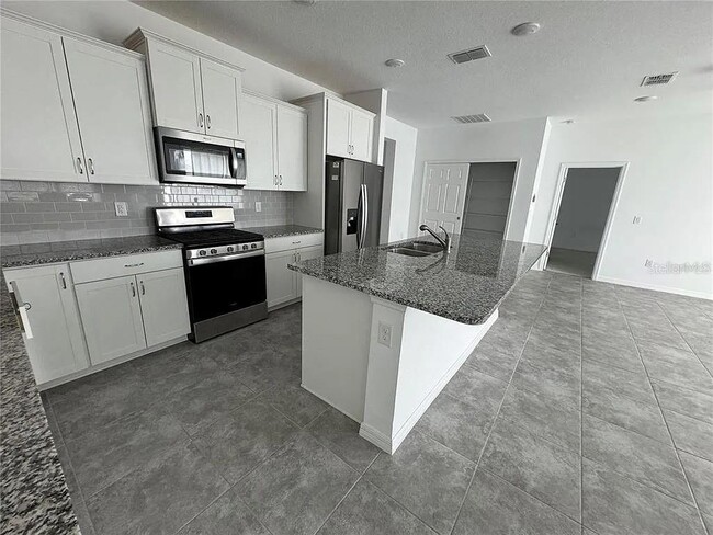 Building Photo - 6425 SW 78th Ave Rd