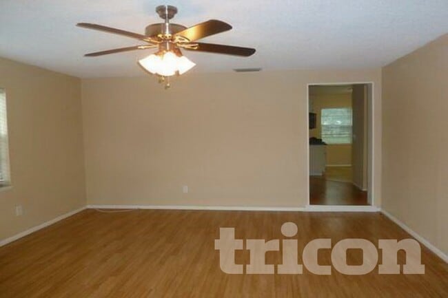 Foto del edificio - 7649 Stratford Blvd