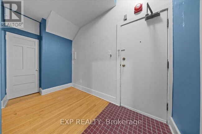 Building Photo - 484 Gilmour St