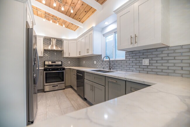 Building Photo - 1206 9th St