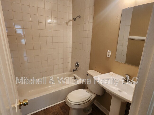 Building Photo - 3032 2nd St Cir