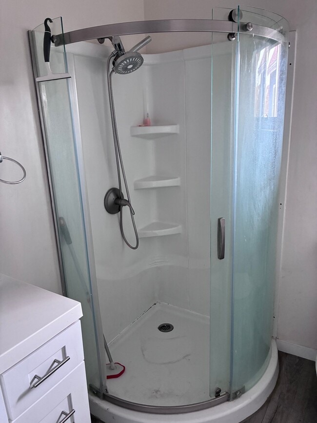 Foto del edificio - 1004 Amalia Ave