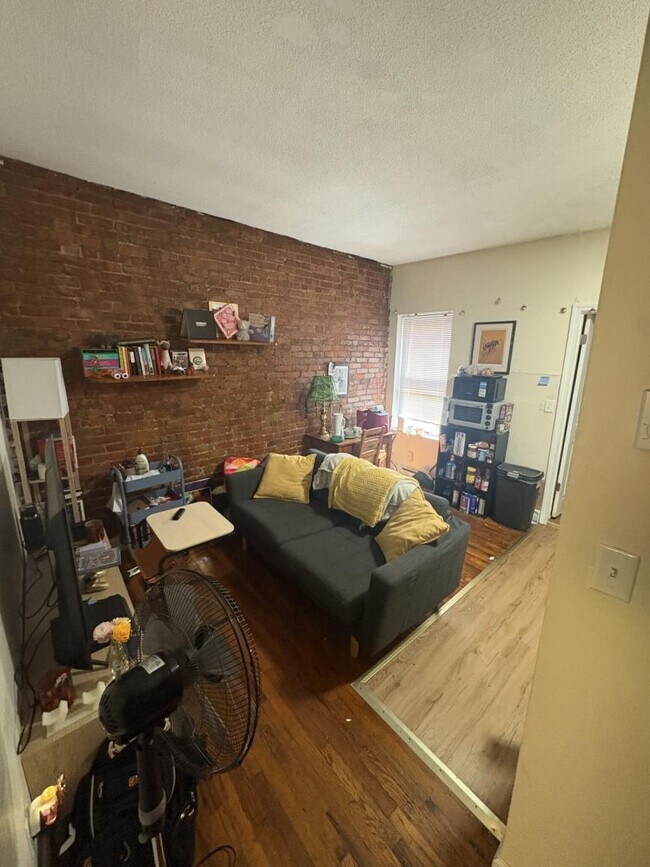 Building Photo - 2 bedroom in Boston MA 02115