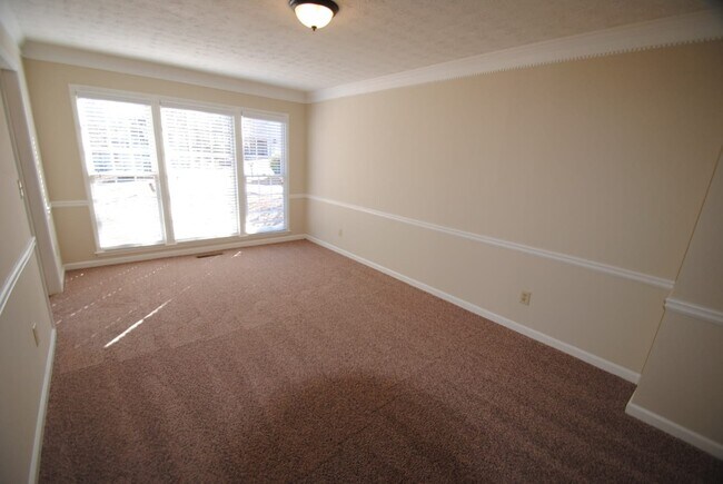 Building Photo - 941 David Dr