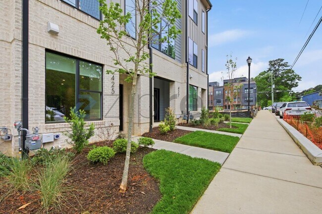 Building Photo - 425 S Walker St