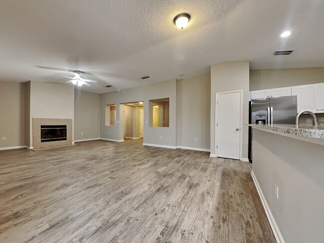Foto del edificio - 11526 Brian Lakes Dr