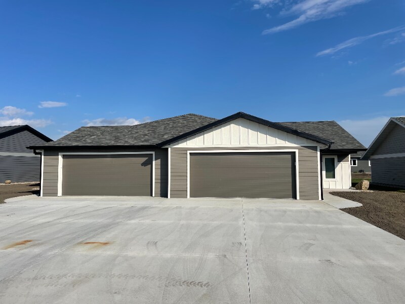 2916 Sportsmans Dr, Milford, IA 51351 Townhome Rentals in Milford IA