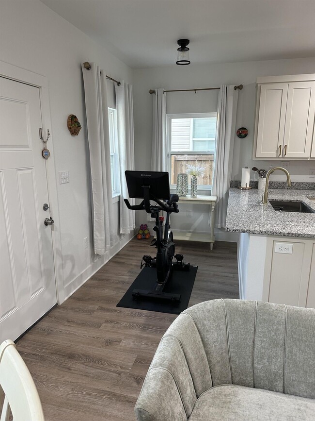 Foto del edificio - 3317 W 15th St