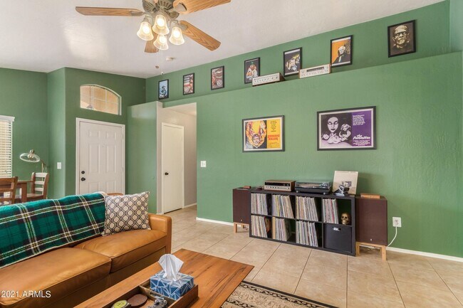 Foto del edificio - Superstition Springs Village