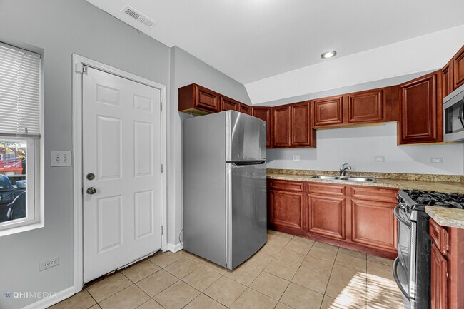 Foto del edificio - 1932 S Sawyer Ave