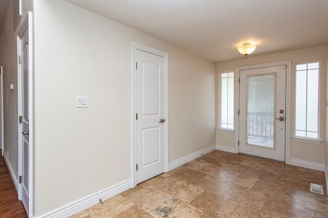 Building Photo - 1450 Rainna Ct