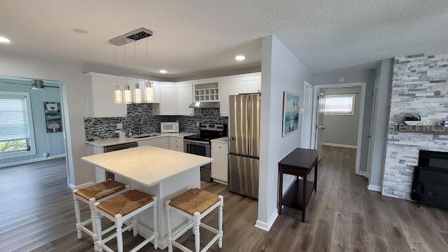Building Photo - 4470 Mainlands Blvd W