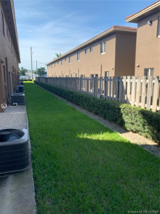Building Photo - 10401 W okechobee rd  503 Hialeah Fl 33018