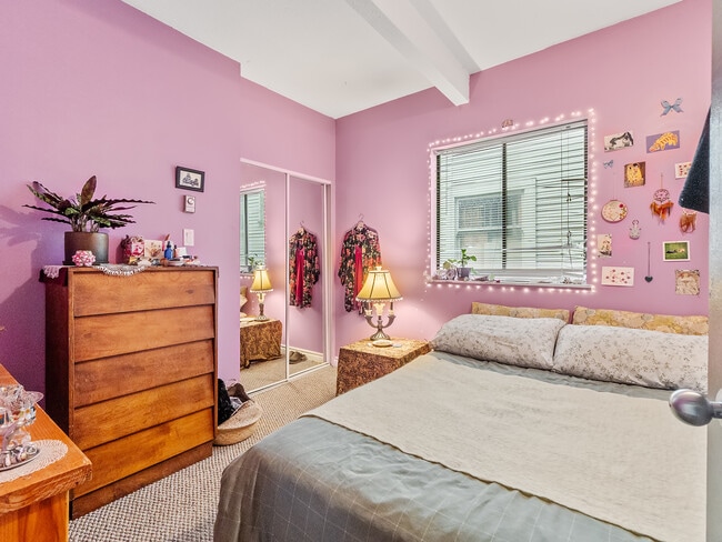 Building Photo - 1148 13th Av E