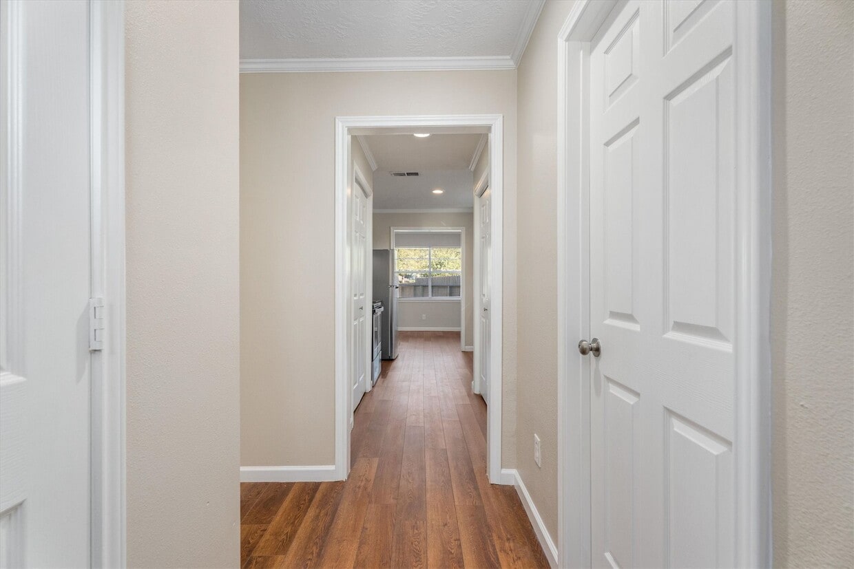 Building Photo - 20361 Fieldtree Dr