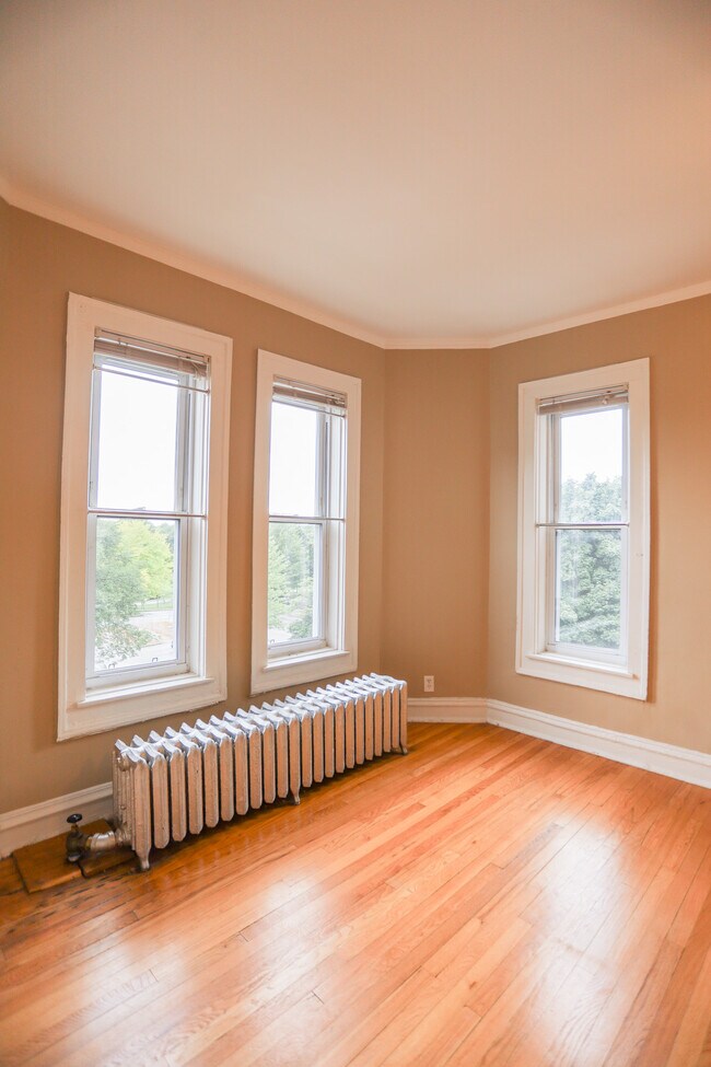 Foto del edificio - 5011 N Damen Ave