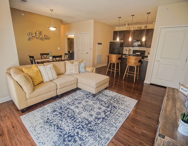 Foto del edificio - Chisholm Lake Apartments