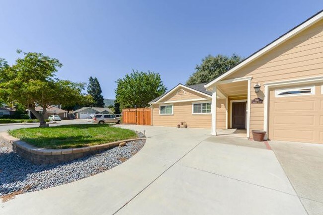 Building Photo - 3 bedroom in Gilroy CA 95020