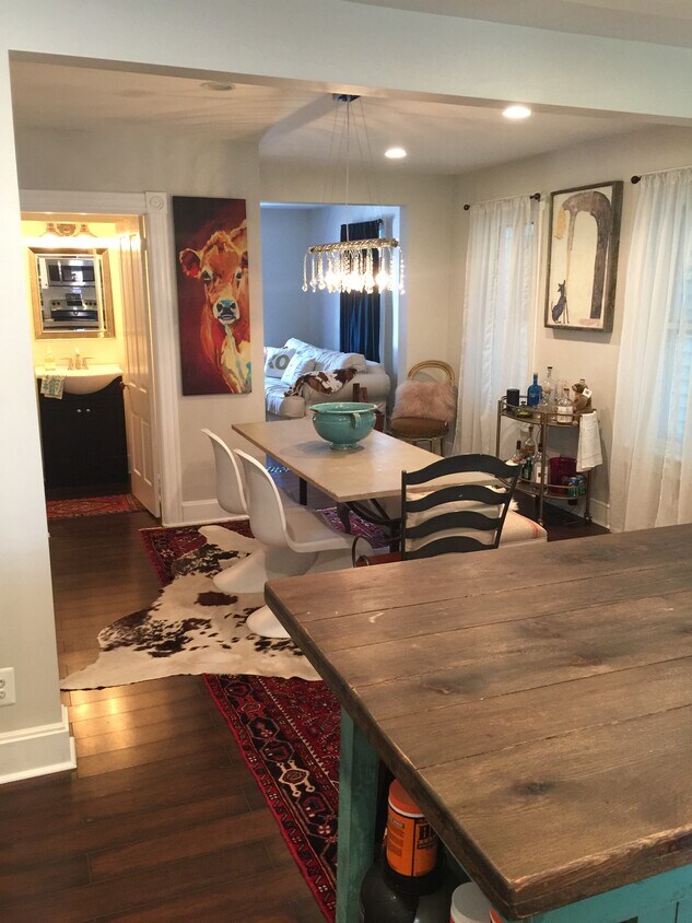 Foto principal - 218 E 6th St