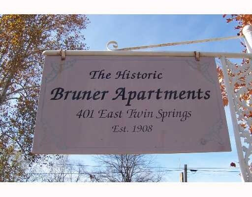 Letreros - Leslie House Apartments