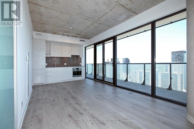 Building Photo - 161-2161 Roehampton Ave