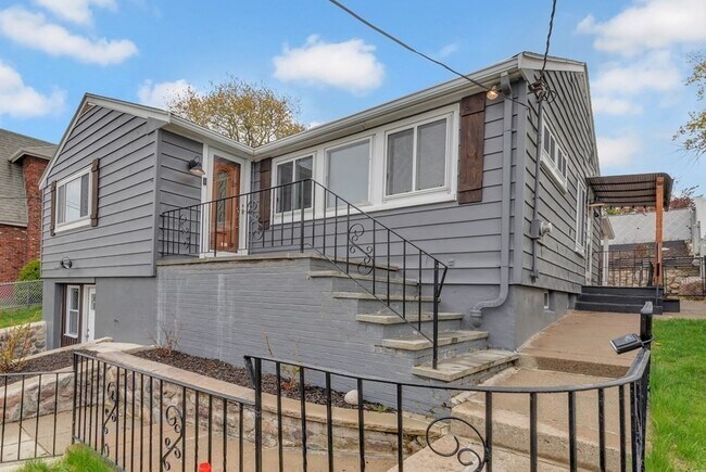 Building Photo - 61 Montmorenci Ave