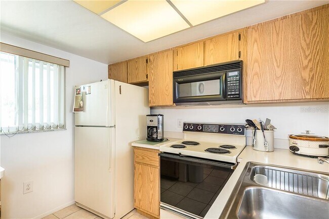 Building Photo - 12538 SW Kingsway Cir