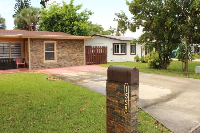 Foto del edificio - 1558 NE 30th St
