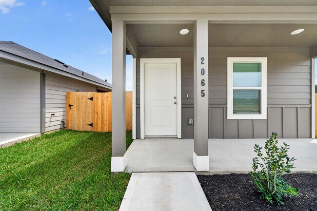 Building Photo - 2065 E Gemini Dr