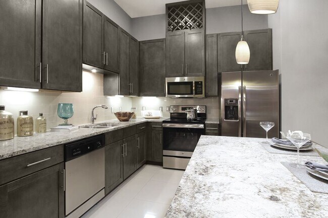 Building Photo - Urban Elegance: One Bedroom Apartment Living