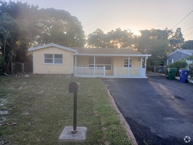 Building Photo - 2900 Sunshine Blvd