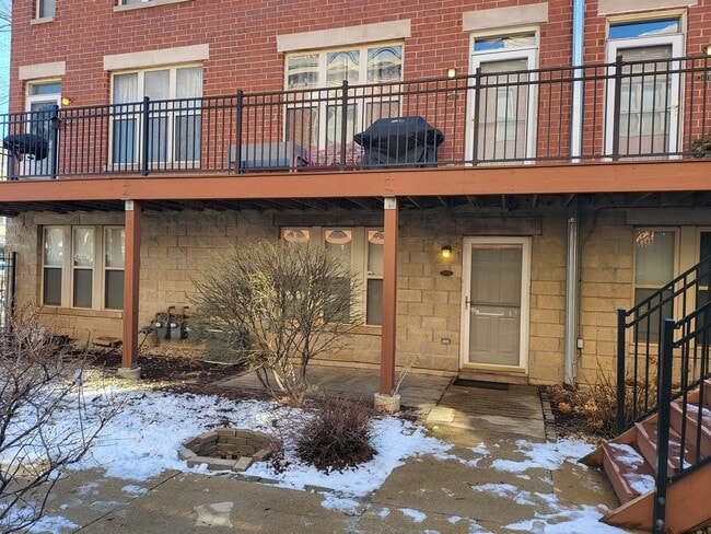 Building Photo - 2403 W Flournoy St